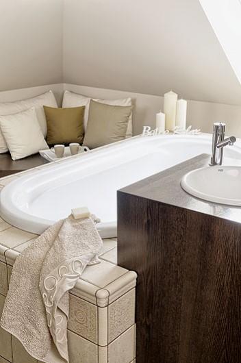 ESTILO ROMÁNTICO EN UNA VIVIENDA AMERICANA JUNTO AL MAR