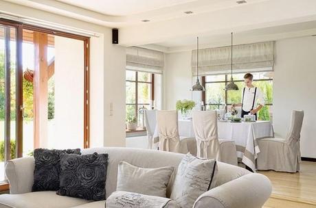 ESTILO ROMÁNTICO EN UNA VIVIENDA AMERICANA JUNTO AL MAR