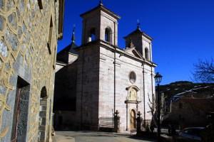 La fachada sorprende por su austera elegancia de estilo neoclásico. Foto: Sara Gordón