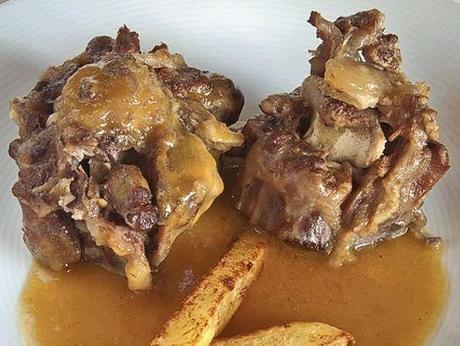 Rabo de buey al vino blanco