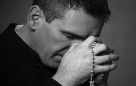 sueño con curas o sacerdotes