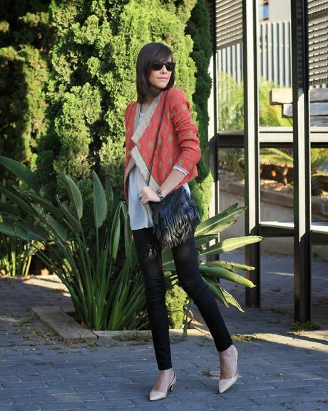 Pantalones moteros + Chaqueta estampada Pantalones moteros + Chaqueta estampada