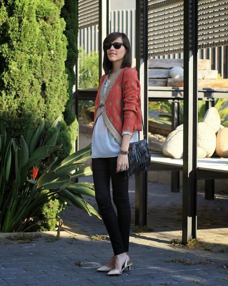 Pantalones moteros + Chaqueta estampada Pantalones moteros + Chaqueta estampada