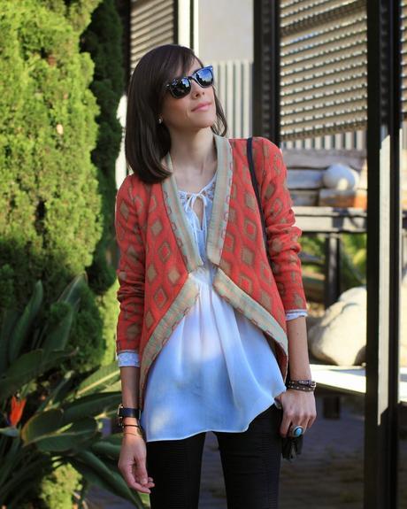 Pantalones moteros + Chaqueta estampada Pantalones moteros + Chaqueta estampada