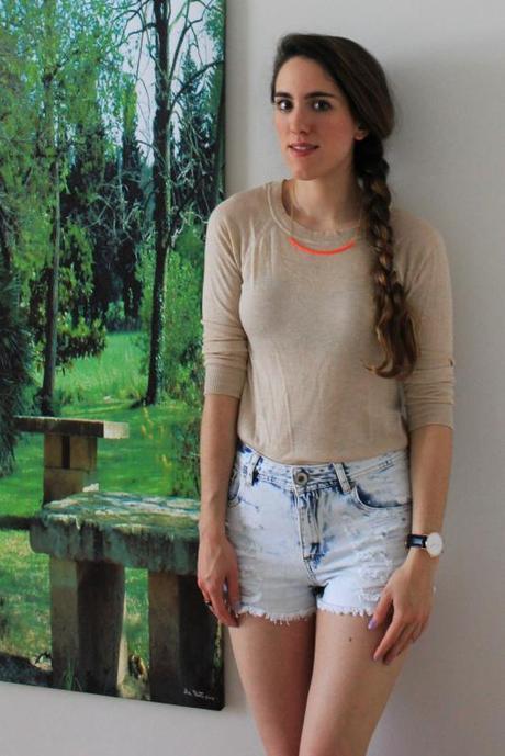 Denim shorts and DW watch look short vaquero