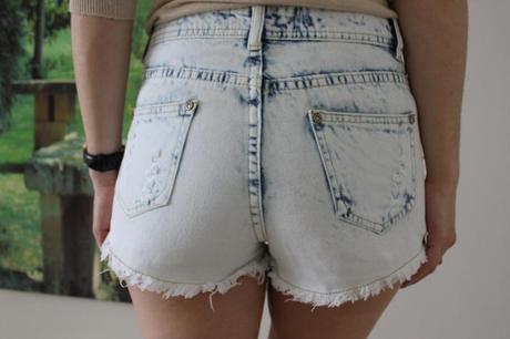 Denim shorts and DW watch look short vaquero