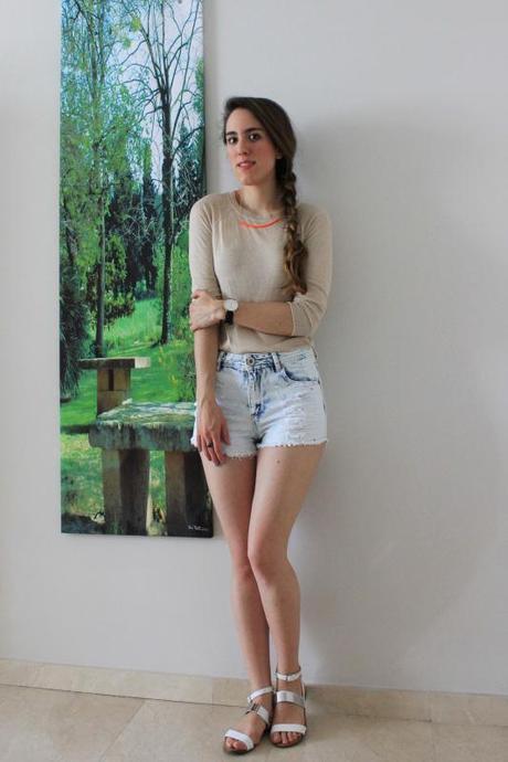 Denim shorts and DW watch look short vaquero