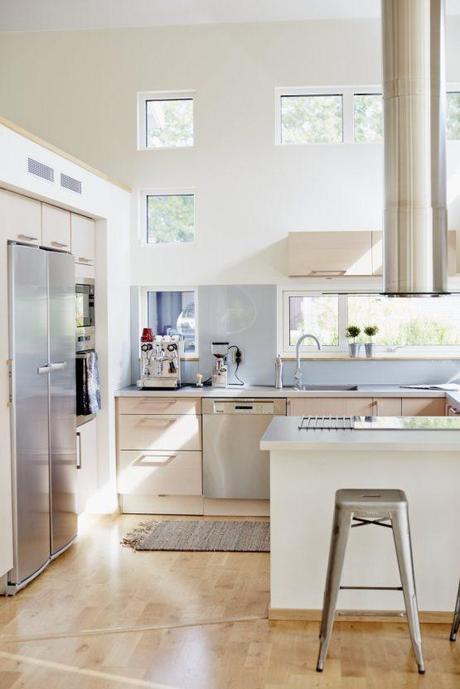 El lujo del roble y la luz suelo de madera de roble roble decoración estilo nórdico escandinavo decoración nórdica ligera decoración nórdica campana extractora gigante blog decoración de interiores acabados exteriores interiores madera acabados de lujo decoración