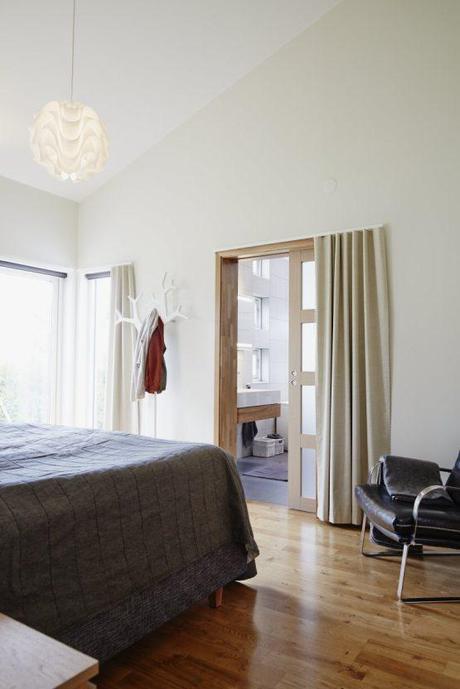 El lujo del roble y la luz suelo de madera de roble roble decoración estilo nórdico escandinavo decoración nórdica ligera decoración nórdica campana extractora gigante blog decoración de interiores acabados exteriores interiores madera acabados de lujo decoración