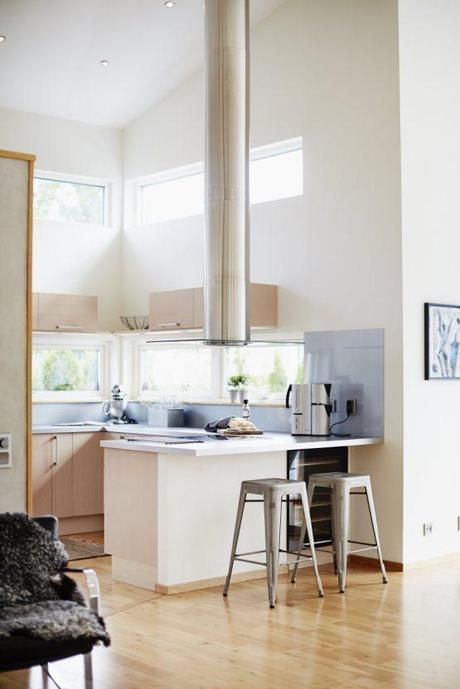 El lujo del roble y la luz suelo de madera de roble roble decoración estilo nórdico escandinavo decoración nórdica ligera decoración nórdica campana extractora gigante blog decoración de interiores acabados exteriores interiores madera acabados de lujo decoración