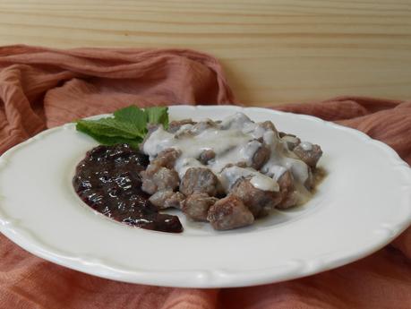 Capriolo con salsa di mirtilli ( carne con salsa de arándanos)