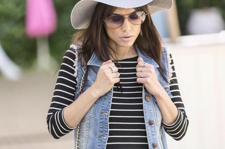 street style barbara crespo zara hat stripes dress denim jacket fashion blogger outfit blog de moda