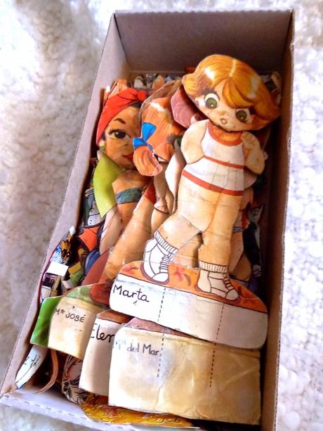 JUGANDO A LA VIDA MISMA... LAS MUJERES DE PAPEL