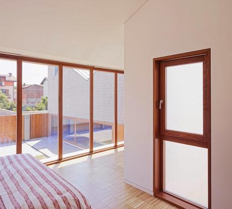 Galpones industriales reciclados como inusual residencia con salón. Galpones industriales reciclados como inusual residencia con salón.