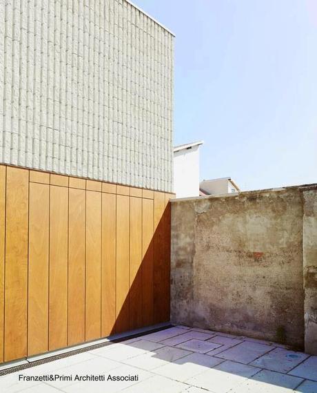 Galpones industriales reciclados como inusual residencia con salón. Galpones industriales reciclados como inusual residencia con salón.