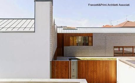 Galpones industriales reciclados como inusual residencia con salón. Galpones industriales reciclados como inusual residencia con salón.