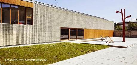 Galpones industriales reciclados como inusual residencia con salón. Galpones industriales reciclados como inusual residencia con salón.