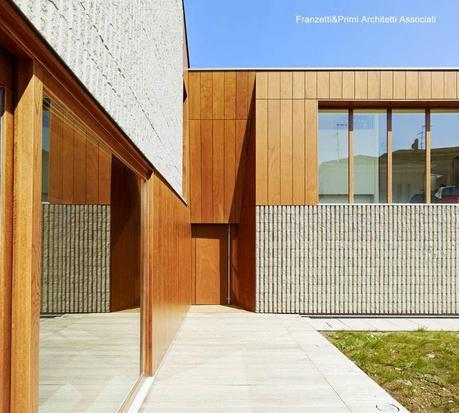 Galpones industriales reciclados como inusual residencia con salón. Galpones industriales reciclados como inusual residencia con salón.