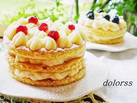 Mil hojas de bizcocho con crema y  frutos rojos (sin azúcar)
