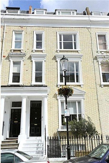 Pasteles, diseño y glamour en Londres isla marmol cocina decoración pasteles decoración moderna femenina decoración de salones decoración de comedores decoración de aticos duplex cocinas blancas modernas blog decoracion interiores