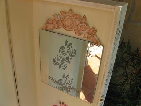 Reciclando una caja de jamón.