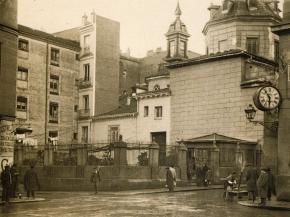 Iglesia de San Sebastián y Plaza del Ángel en 1920, en Madrid