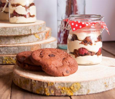 Tiramisú con cookies y frambuesas
