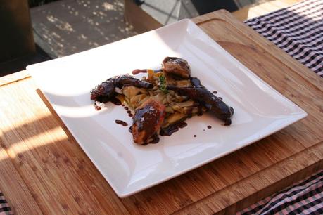 CODORNICES EN DOS COCCIONES CON SALSA DE CHOCOLATE CODORNICES EN DOS COCCIONES CON SALSA DE CHOCOLATE