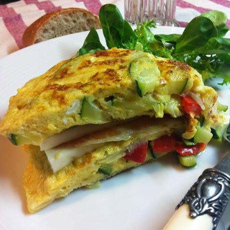 Tortilla De Calabacín Y Pimiento Rellena De Serrano Y Manchego