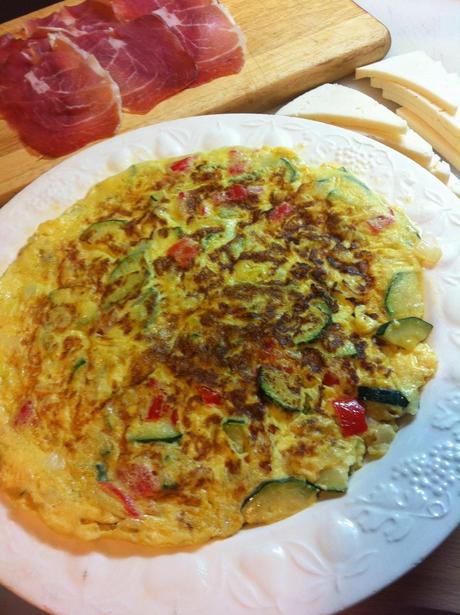 Tortilla De Calabacín Y Pimiento Rellena De Serrano Y Manchego