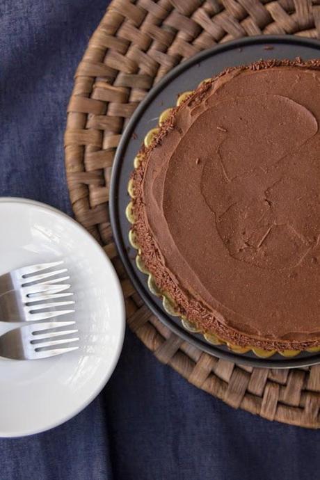 Torta de chocolate para cumpleaños y un regalo para ti.