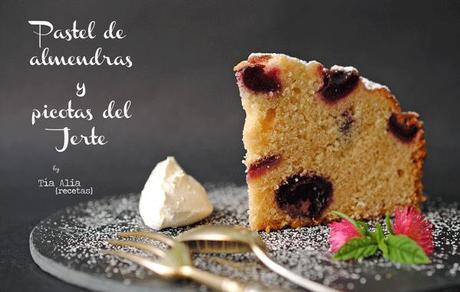 Pastel de almendras y picotas del Jerte