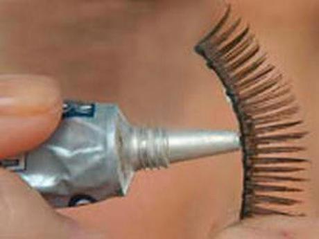 ¿COMO APLICAR PESTAÑAS POSTIZAS?