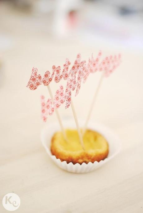DIY. Calligraphic cake topper DIY. Calligraphic cake topper