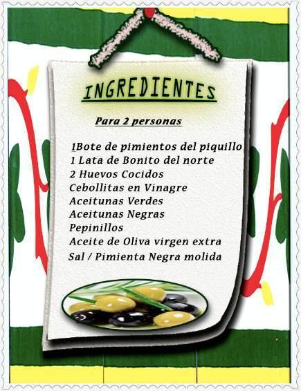 Ensalada de pimientos y bonito con encurtidos y huevo
