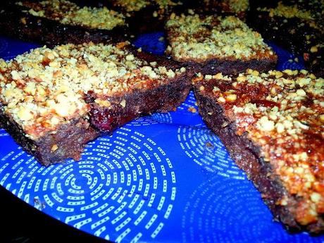 Brownies veganos de chocolate, avellana y mermelada