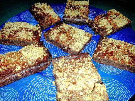 Brownies veganos de chocolate, avellana y mermelada