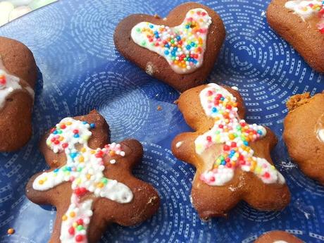 Galletas de jengibre veganas con glaseado de azúcar