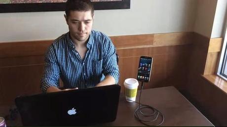 Ahora tu smartphone puede levitar mientras se carga con el Magic Phone Stand.