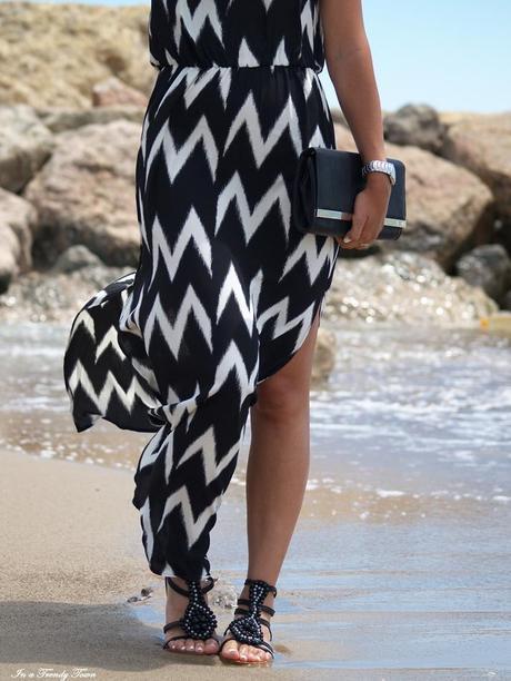 ZIG ZAG ON THE BEACH