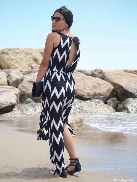 ZIG ZAG ON THE BEACH