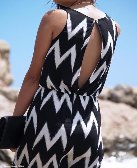 ZIG ZAG ON THE BEACH