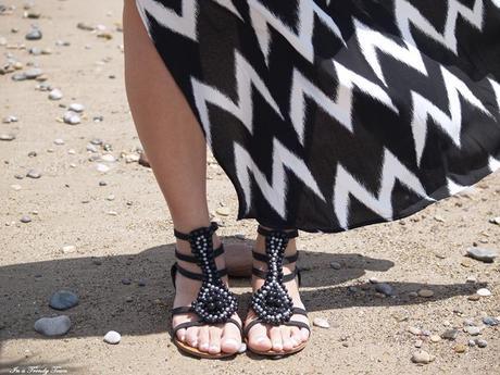 ZIG ZAG ON THE BEACH