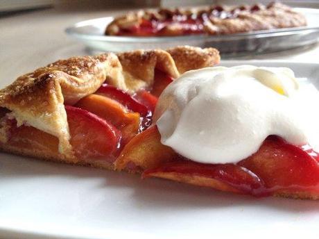 recetas rápidas y fáciles tartas recetas rápidas fáciles tartas frutas postres tartas rápidas postres rápidos caseros postres nórdicos postres delikatissen postres con fruta y masa Galette de nectarinas y ruibarbo 