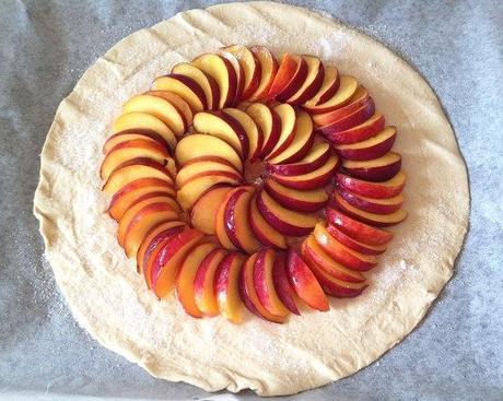 recetas rápidas y fáciles tartas recetas rápidas fáciles tartas frutas postres tartas rápidas postres rápidos caseros postres nórdicos postres delikatissen postres con fruta y masa Galette de nectarinas y ruibarbo 