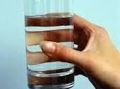 Beneficios beber agua ayunas