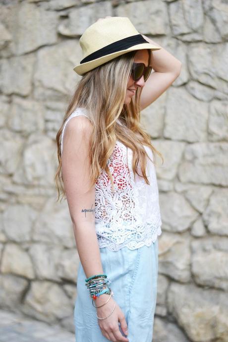 WHITE WITH DENIM AND INSTADIARY