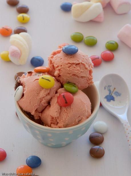 Polos de nubes y lacasitos con cobertura de chocolate Polos de nubes y lacasitos con cobertura de chocolate