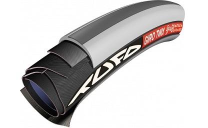 El Giro Twix es un neumático con grandes pretensiones e ideal para rodar por superficies húmedas.  