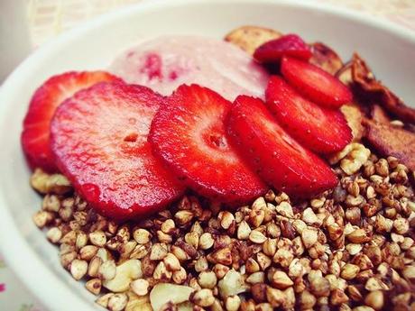 Desayuno RAW: granola y licuado de remolacha